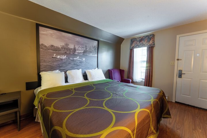 Super 8 by Wyndham Gananoque / Country Squire Resort