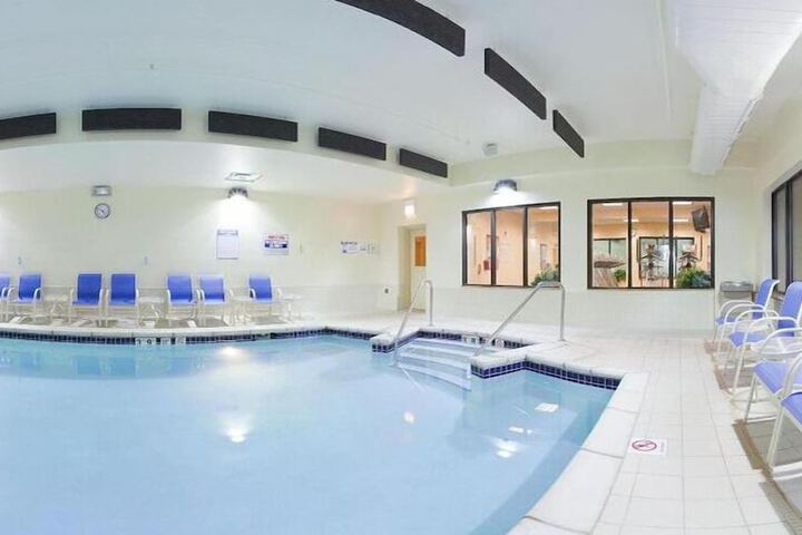 Holiday Inn Express & Suites Chicago West - OHare Arpt Area by IHG