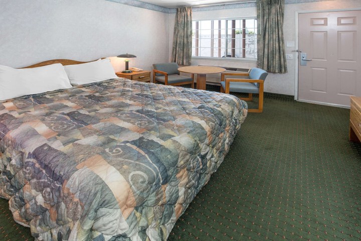 Room 16 of 19