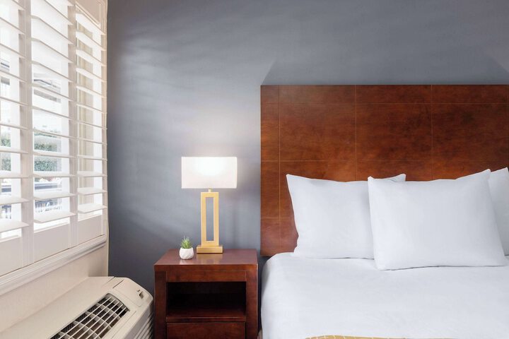 Room 17 of 29