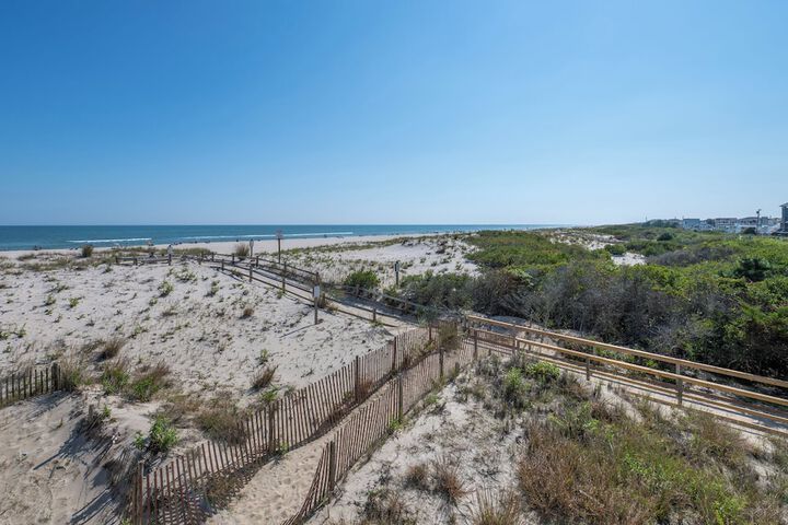 Drifting Sands Oceanfront Hotel