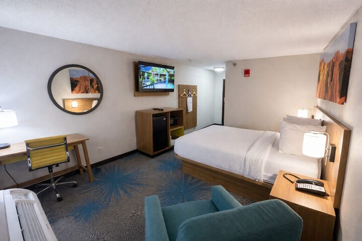 Days Inn by Wyndham Sturgis