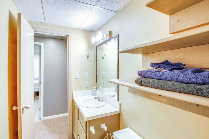 Shawnee Vacation Rental 11 Mi to Kansas City!