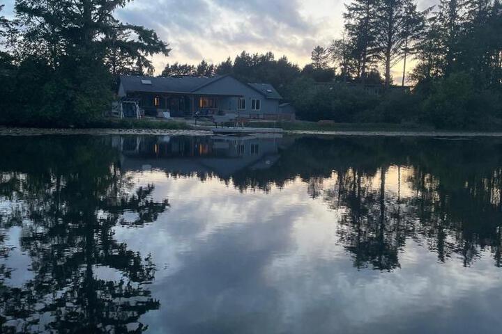 Gearhart Lakefront Vacation Rental