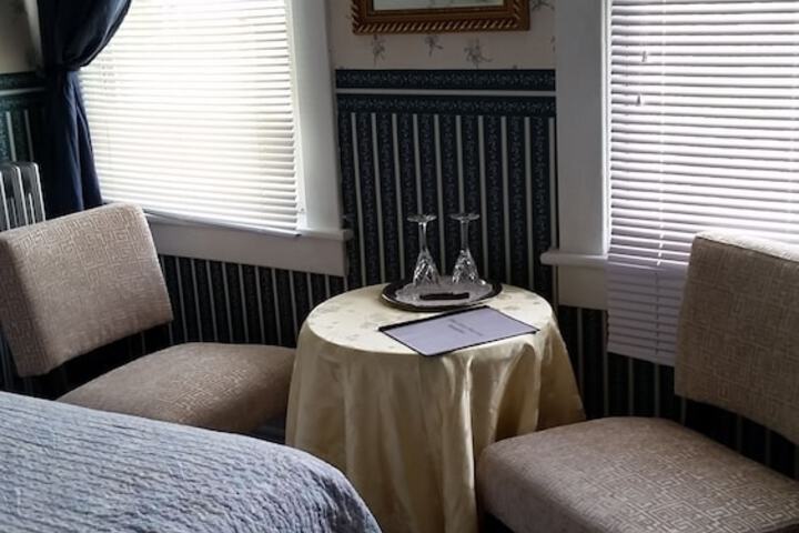 Room 9 of 32