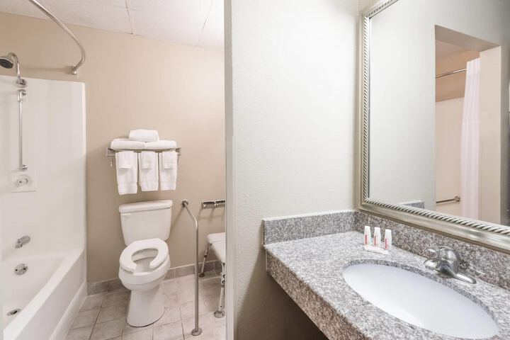 Baymont by Wyndham Kokomo