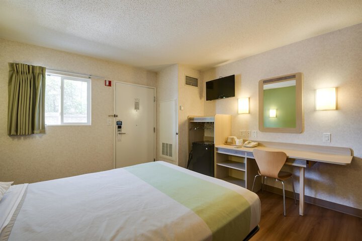 Room 27 of 33