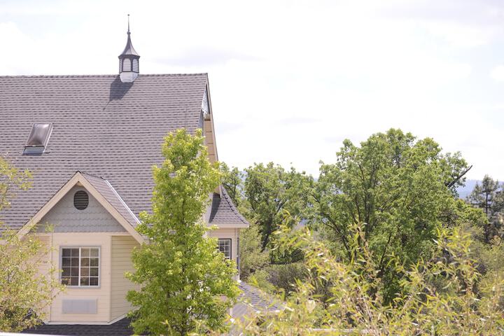 Hounds Tooth Inn