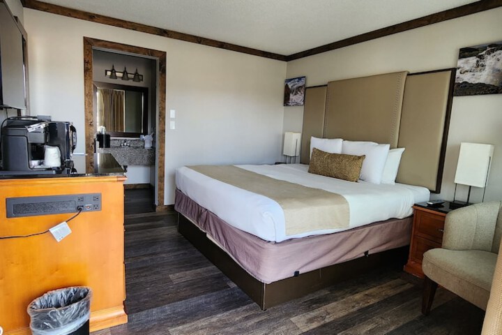 Room 6 of 16