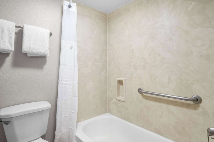 Room 18 of 32