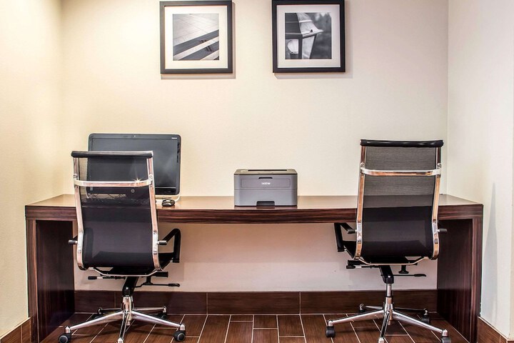 Business Center 35 of 36