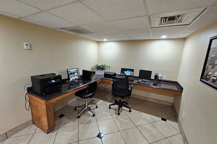 Clarion Inn & Suites Roswell