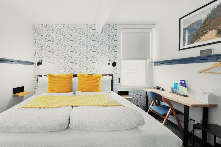 Room 108 of 158