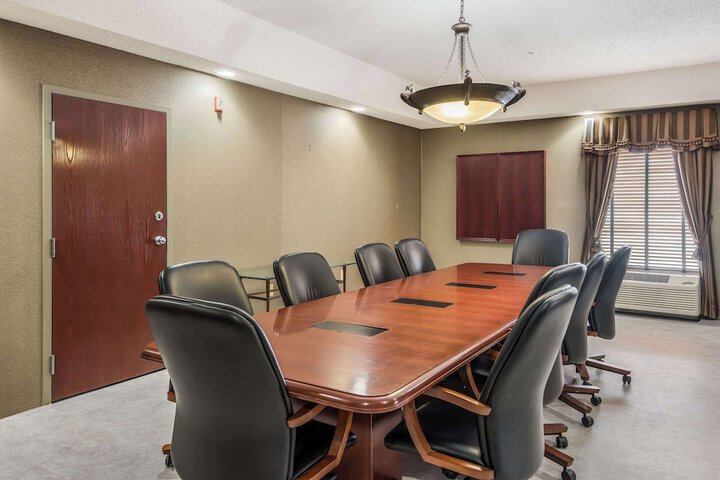 Quality Inn & Suites Quincy - Downtown