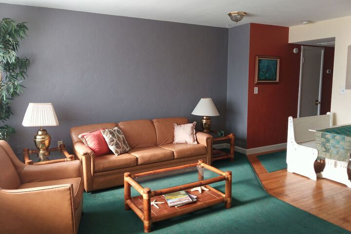 Room 32 of 49