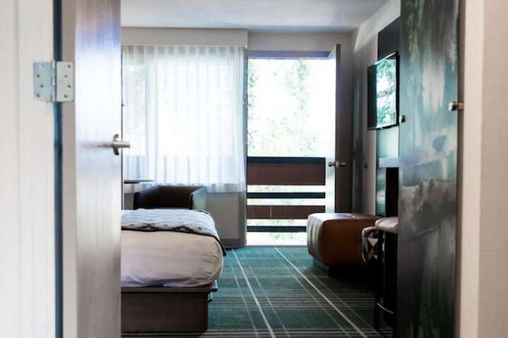 Room 9 of 30