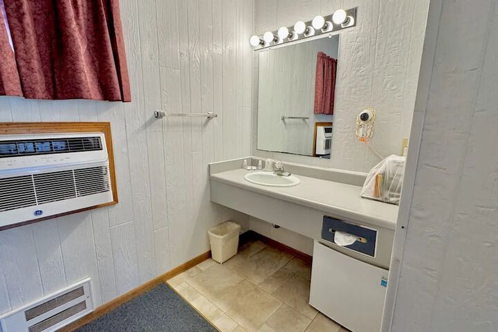 North Winds Lodge LLC