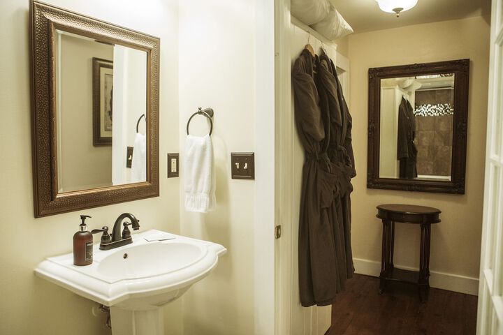 Room 25 of 87