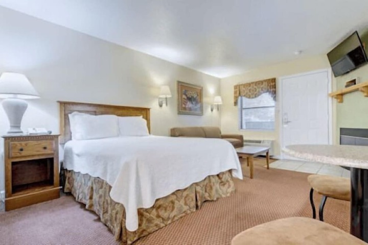 Room 14 of 30