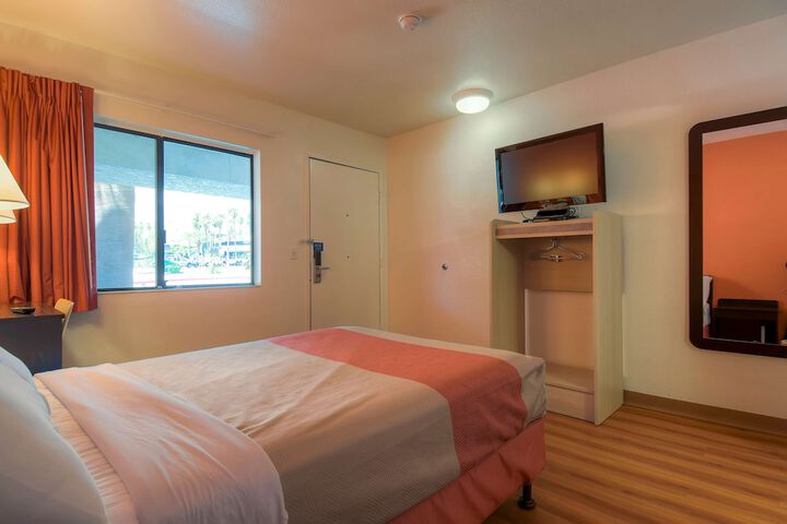 Room 18 of 26