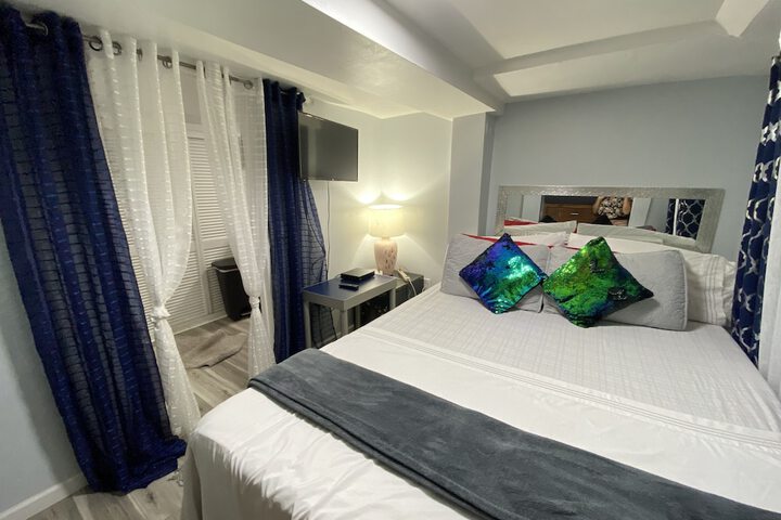 Nice 2 bedroom Apt With Patio