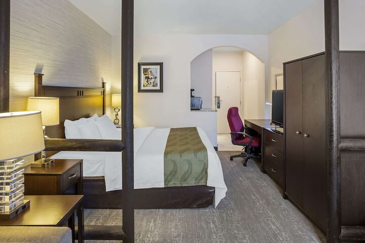 Room 20 of 33