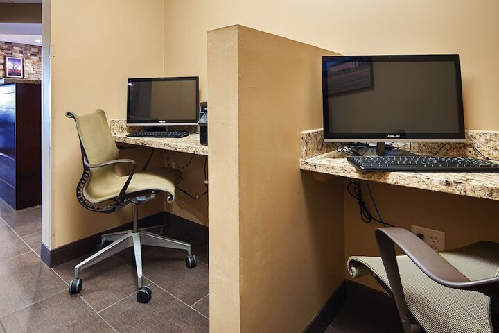 Business Center 20 of 20