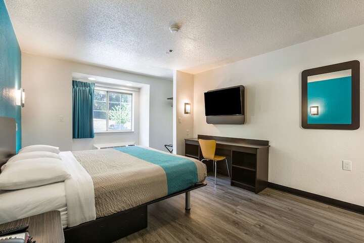 Room 13 of 31