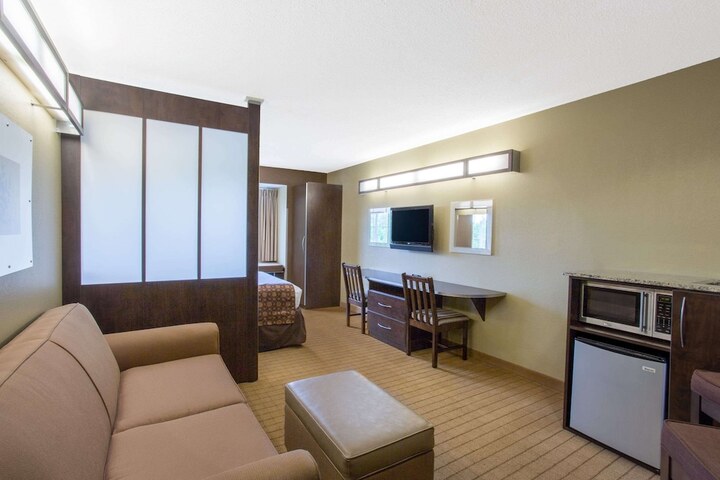 Room 16 of 38
