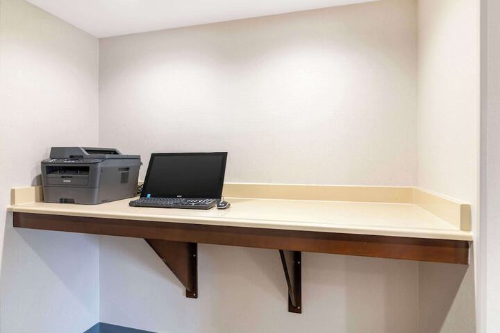 Business Center 26 of 26