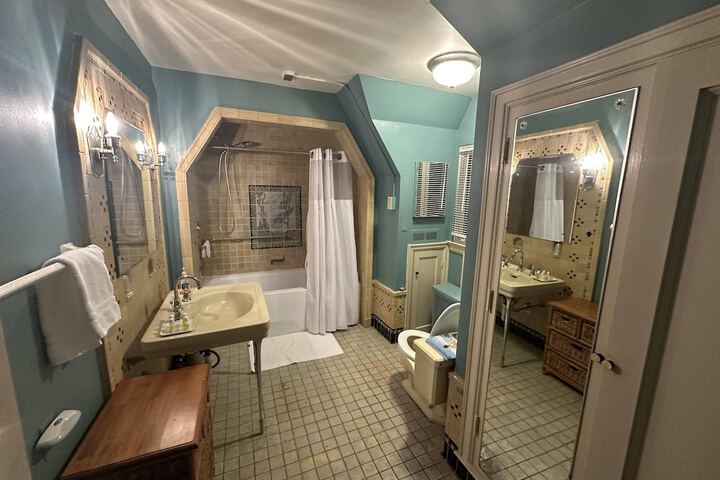 Room 11 of 65