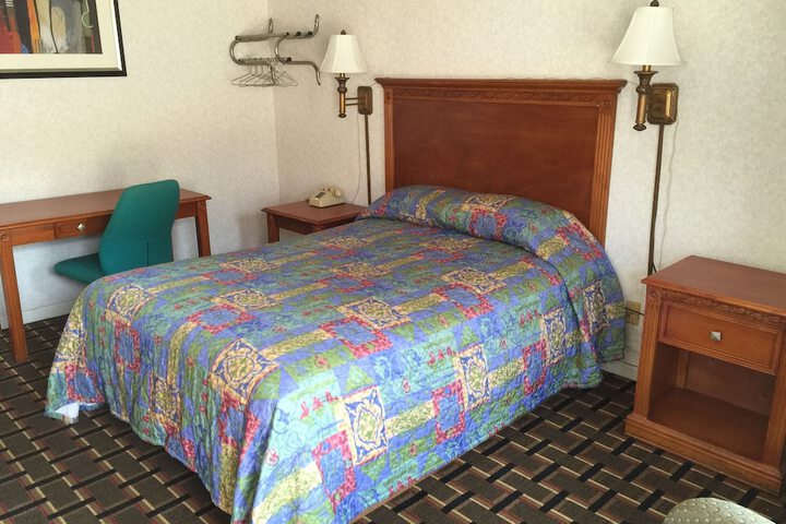 Room 16 of 33