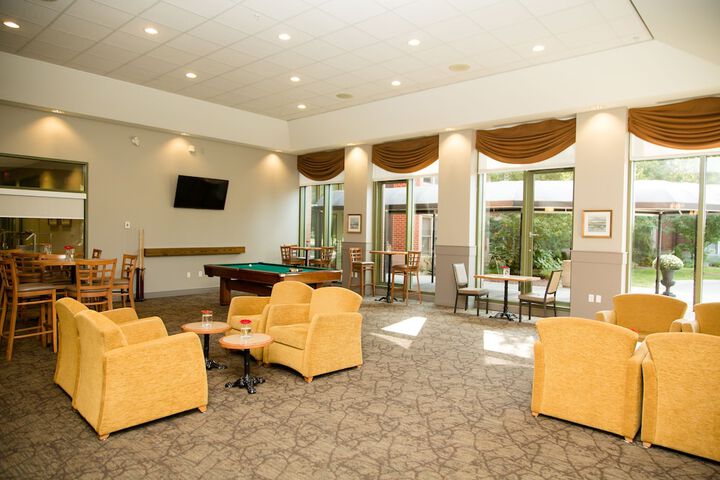 Lounge 61 of 76