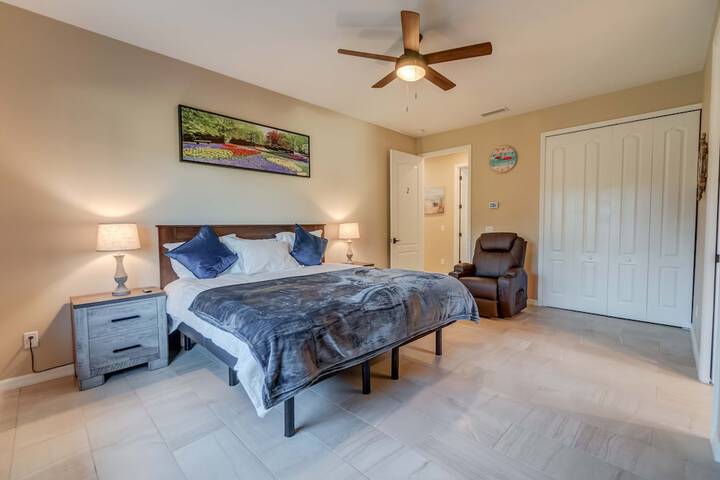 Suite Dreams Guesthouse aka Care Takeover Home