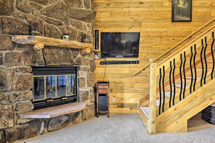 Granby Condo w / Pool Access Near Hiking & Skiing!