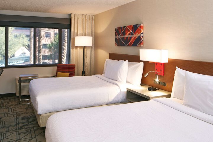 Room 40 of 77