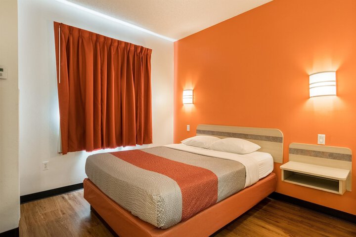 Room 17 of 31
