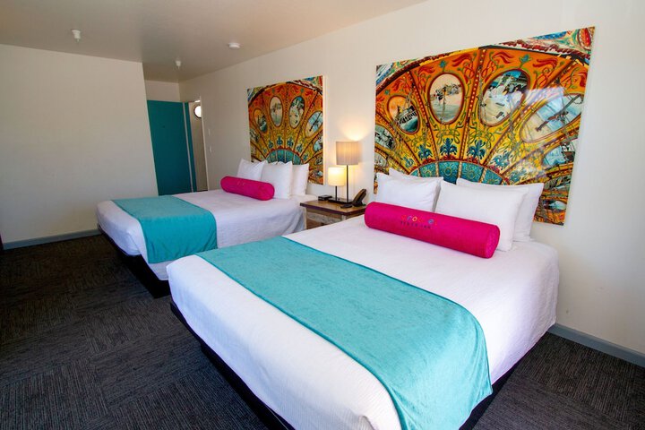 Carousel Beach Inn