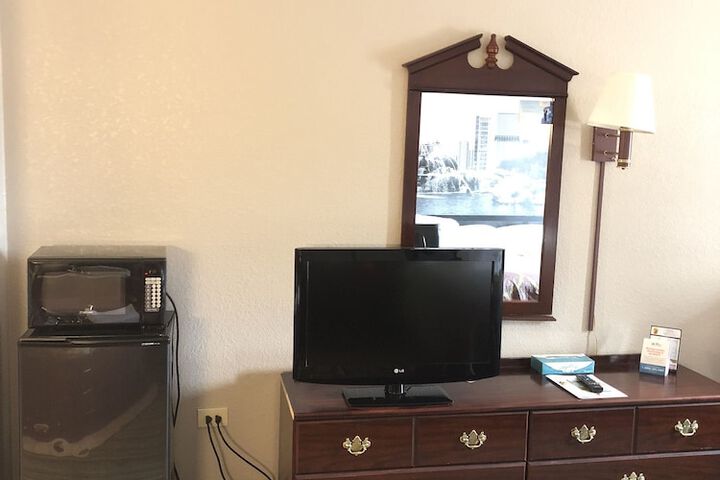 Room 14 of 37