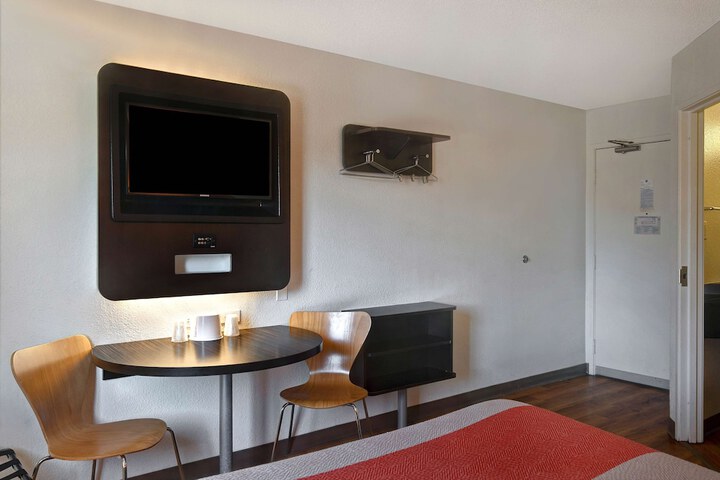 Room 16 of 34