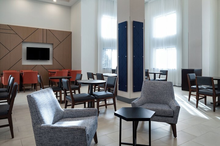 Holiday Inn Express & Suites Midwest by IHG