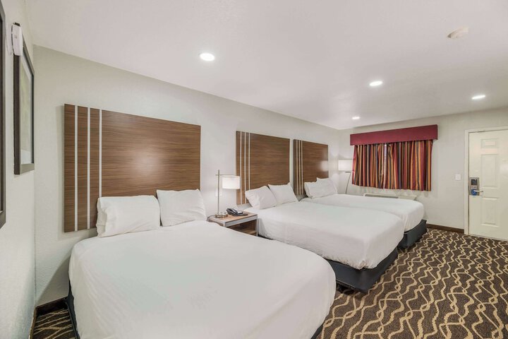 Room 21 of 34