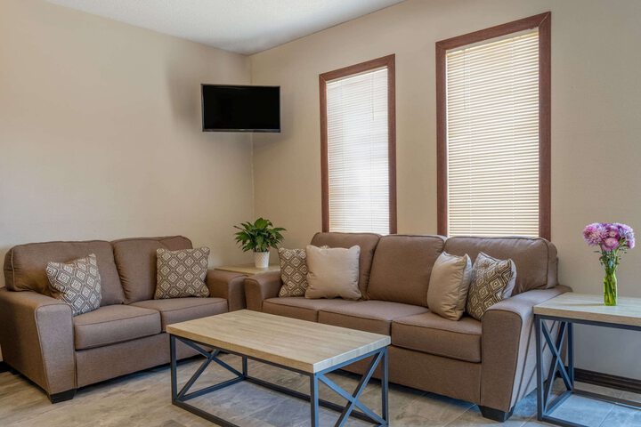 Super 8 by Wyndham Clinton