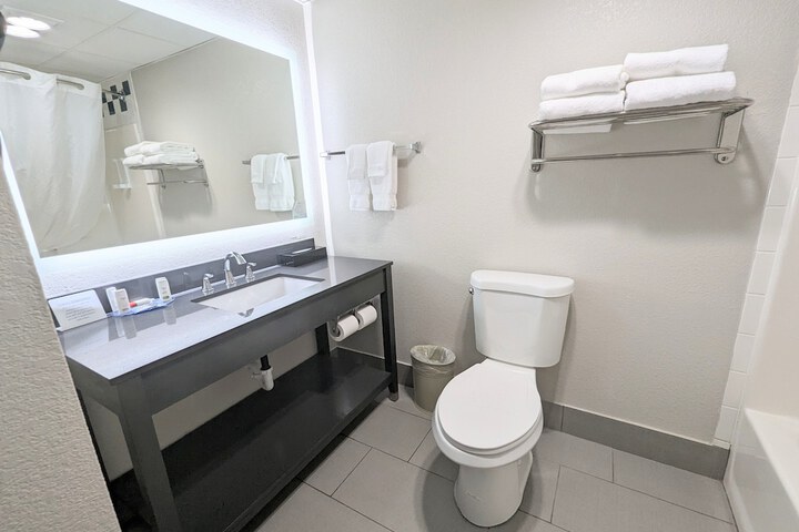 Room 14 of 24
