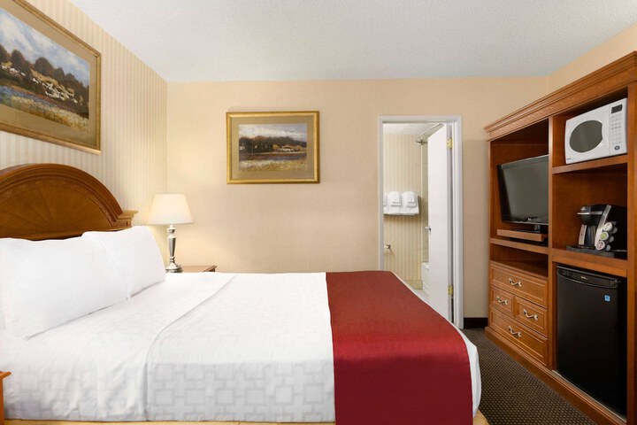 Room 6 of 26