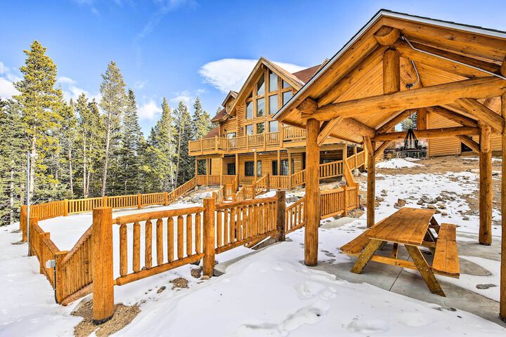 Expansive Alma Cabin w / Hot Tub & Mountain Views!