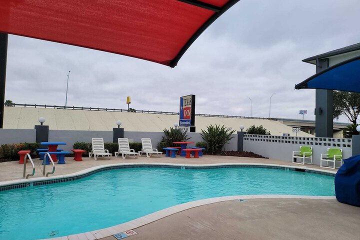 Pool 25 of 83