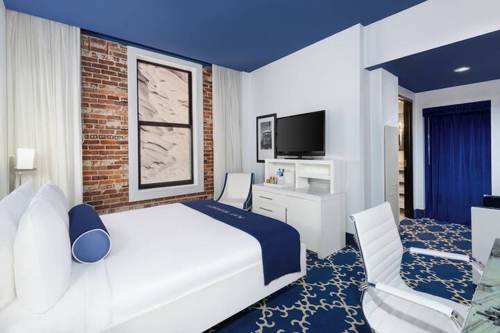 Room 40 of 98