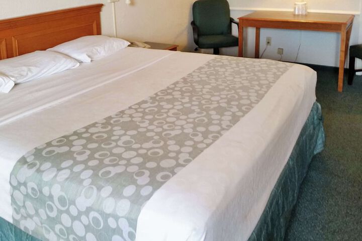 Room 14 of 16