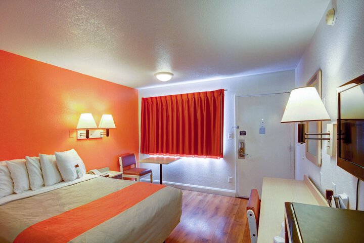 Room 26 of 49